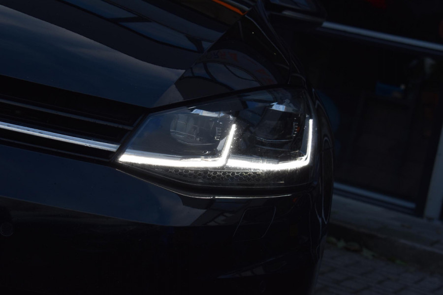 Volkswagen Golf 1.6 TDI Highline Business R Pano ACC Lane Elekstoel