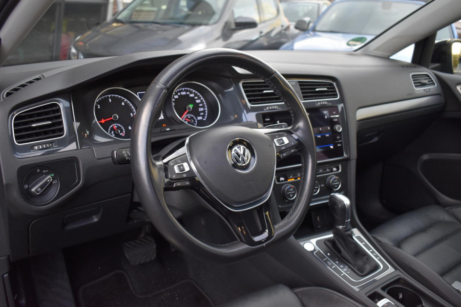 Volkswagen Golf 1.6 TDI Highline Business R Pano ACC Lane Elekstoel