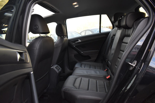 Volkswagen Golf 1.6 TDI Highline Business R Pano ACC Lane Elekstoel