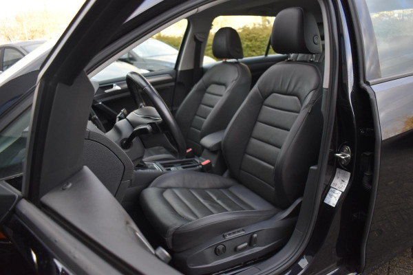 Volkswagen Golf 1.6 TDI Highline Business R Pano ACC Lane Elekstoel