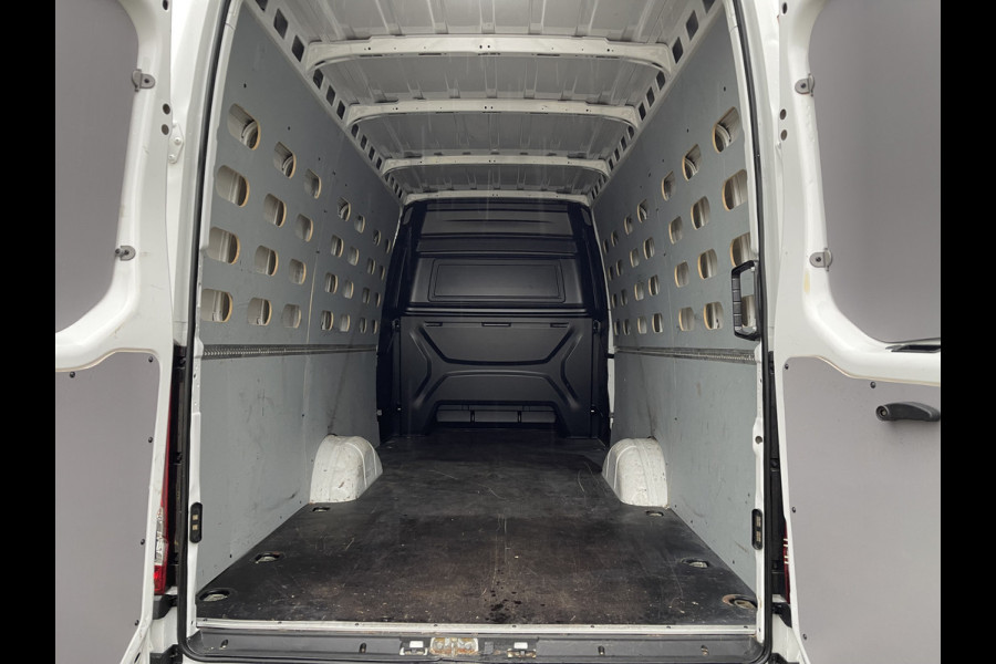 Iveco Daily 35S14V 2.3 410 L4H2 automaat / dubbel cabine 7 persoons / vaste prijs rijklaar € 29.950 ex btw / lease €/ cruise en climate control / trekhaak 3500 kg / euro 6 / bpm vrij