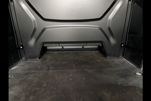 Iveco Daily 35S14V 2.3 410 L4H2 automaat / dubbel cabine 7 persoons / vaste prijs rijklaar € 29.950 ex btw / lease €/ cruise en climate control / trekhaak 3500 kg / euro 6 / bpm vrij