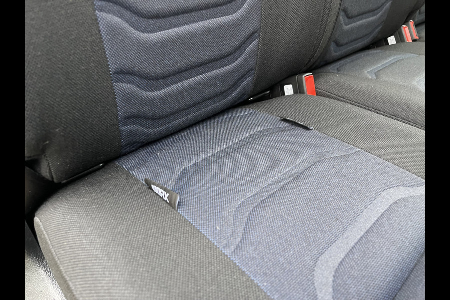 Iveco Daily 35S14V 2.3 410 L4H2 automaat / dubbel cabine 7 persoons / vaste prijs rijklaar € 29.950 ex btw / lease €/ cruise en climate control / trekhaak 3500 kg / euro 6 / bpm vrij