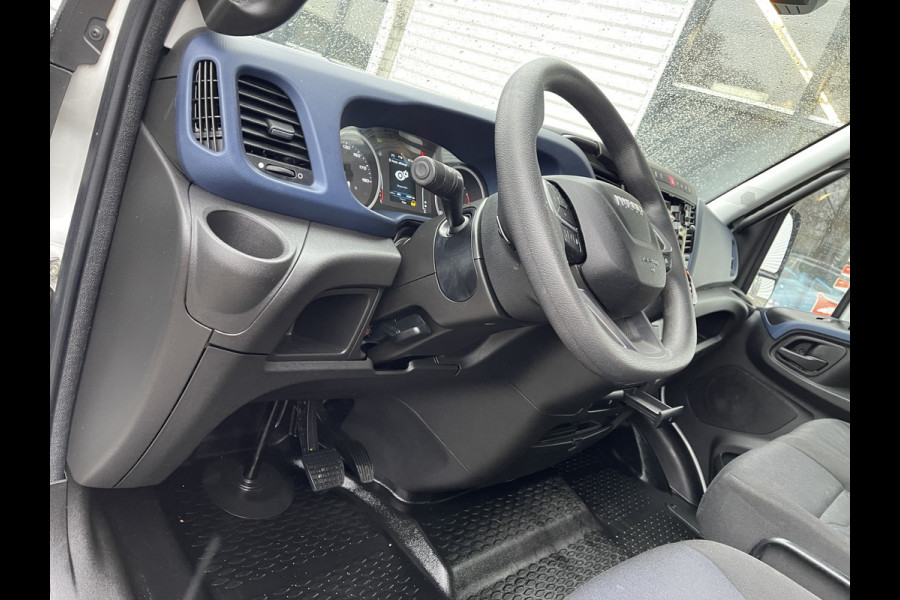 Iveco Daily 35S14V 2.3 410 L4H2 automaat / dubbel cabine 7 persoons / vaste prijs rijklaar € 29.950 ex btw / lease €/ cruise en climate control / trekhaak 3500 kg / euro 6 / bpm vrij