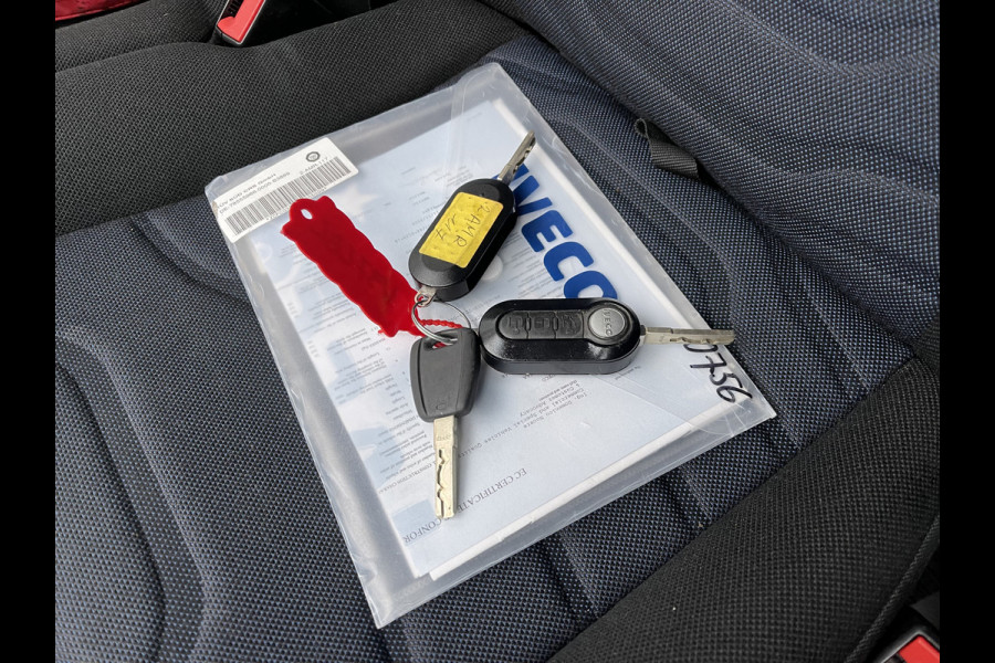 Iveco Daily 35S14V 2.3 410 L4H2 automaat / dubbel cabine 7 persoons / vaste prijs rijklaar € 29.950 ex btw / lease €/ cruise en climate control / trekhaak 3500 kg / euro 6 / bpm vrij