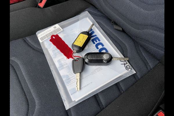 Iveco Daily 35S14V 2.3 410 L4H2 automaat / dubbel cabine 7 persoons / vaste prijs rijklaar € 29.950 ex btw / lease €/ cruise en climate control / trekhaak 3500 kg / euro 6 / bpm vrij