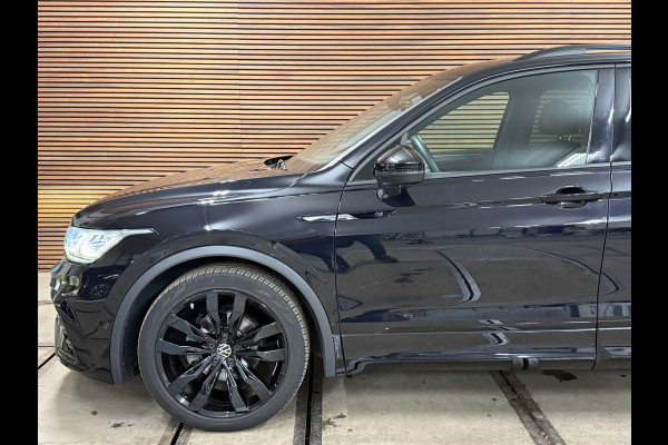 Volkswagen Tiguan 1.5 TSI R-Line | Vol leer | Harman/Kardon | HUD | Navi | Memory | Adaptive Cruise | DAB | Carplay | 20' inch