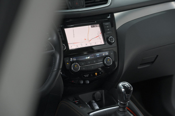 Nissan QASHQAI DIG-T 140pk N-Motion | Trekhaak | 360 Camera | Apple Carplay | Panoramadak