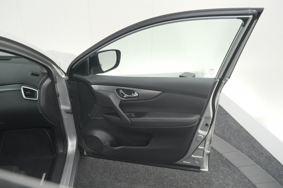 Nissan QASHQAI DIG-T 140pk N-Motion | Trekhaak | 360 Camera | Apple Carplay | Panoramadak