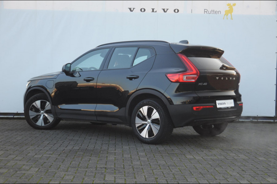 Volvo XC40 T4 211PK Automaat Plus Dark / Elektrische stoelen met geheugen / stuur - en stoelverwarming / Cruise control / Harman kardon audio / elektrische achterklep / Parkeersensoren met camers