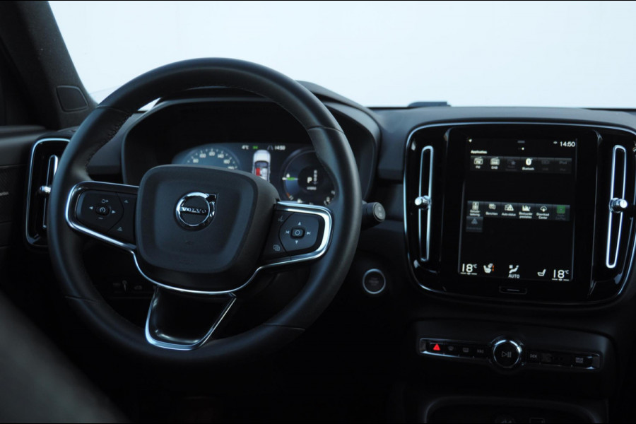Volvo XC40 T4 211PK Automaat Plus Dark / Elektrische stoelen met geheugen / stuur - en stoelverwarming / Cruise control / Harman kardon audio / elektrische achterklep / Parkeersensoren met camers