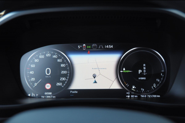 Volvo XC40 T4 211PK Automaat Plus Dark / Elektrische stoelen met geheugen / stuur - en stoelverwarming / Cruise control / Harman kardon audio / elektrische achterklep / Parkeersensoren met camers