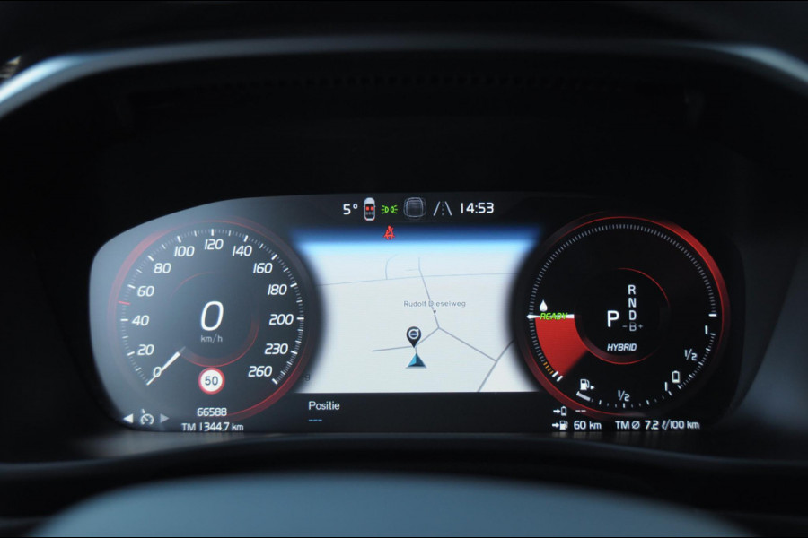 Volvo XC40 T4 211PK Automaat Plus Dark / Elektrische stoelen met geheugen / stuur - en stoelverwarming / Cruise control / Harman kardon audio / elektrische achterklep / Parkeersensoren met camers