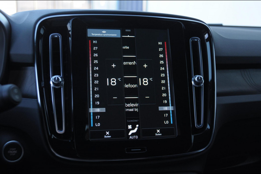Volvo XC40 T4 211PK Automaat Plus Dark / Elektrische stoelen met geheugen / stuur - en stoelverwarming / Cruise control / Harman kardon audio / elektrische achterklep / Parkeersensoren met camers