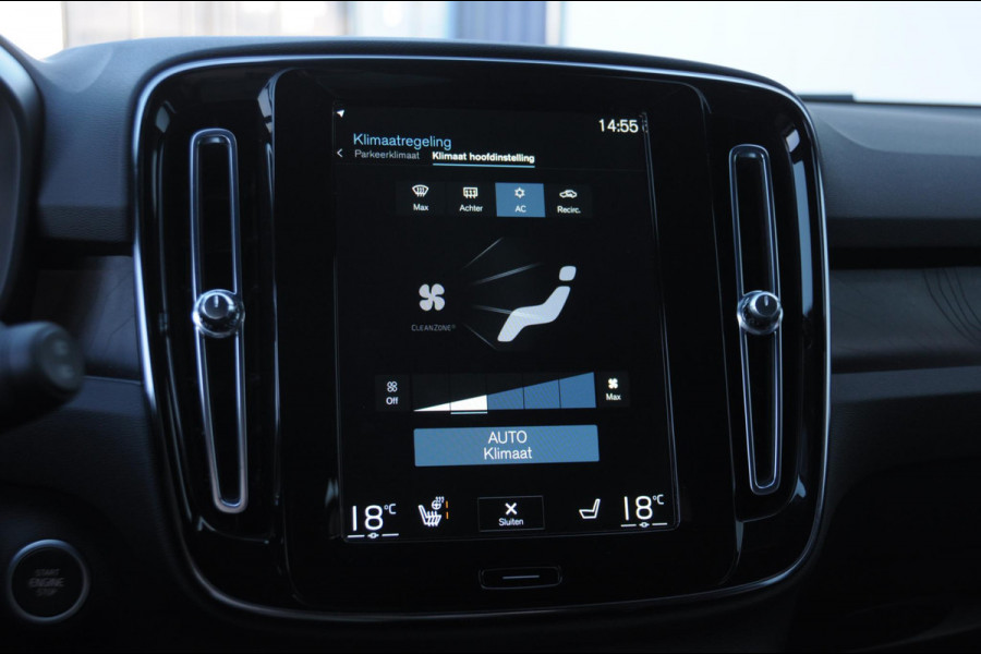 Volvo XC40 T4 211PK Automaat Plus Dark / Elektrische stoelen met geheugen / stuur - en stoelverwarming / Cruise control / Harman kardon audio / elektrische achterklep / Parkeersensoren met camers