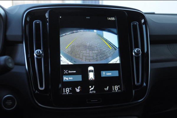 Volvo XC40 T4 211PK Automaat Plus Dark / Elektrische stoelen met geheugen / stuur - en stoelverwarming / Cruise control / Harman kardon audio / elektrische achterklep / Parkeersensoren met camers