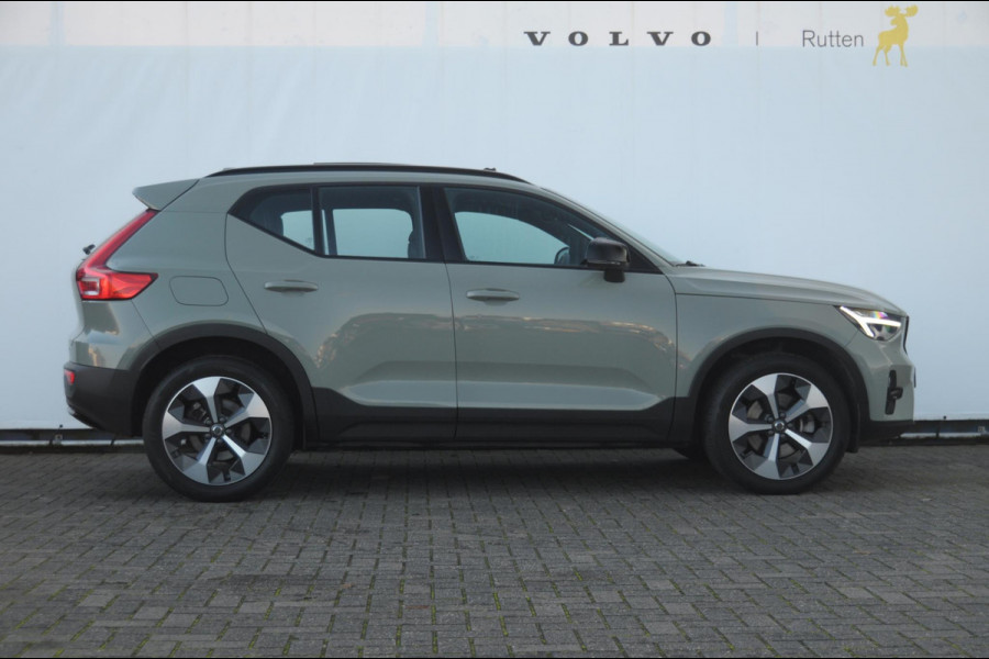 Volvo XC40 B3 163PK Automaat Ultimate Dark / Panoramadak / Adaptive cruise control / Elektrische stoelen / Harman Kardon audio / Pilot assist / BLIS / Stoel en stuur verwarming / Elektrische achterklep / Parkeersensoren met camera / Google infotainment