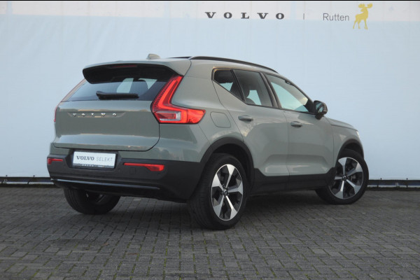 Volvo XC40 B3 163PK Automaat Ultimate Dark / Panoramadak / Adaptive cruise control / Elektrische stoelen / Harman Kardon audio / Pilot assist / BLIS / Stoel en stuur verwarming / Elektrische achterklep / Parkeersensoren met camera / Google infotainment