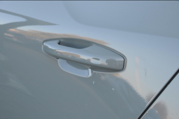 Volvo XC40 B3 163PK Automaat Ultimate Dark / Panoramadak / Adaptive cruise control / Elektrische stoelen / Harman Kardon audio / Pilot assist / BLIS / Stoel en stuur verwarming / Elektrische achterklep / Parkeersensoren met camera / Google infotainment