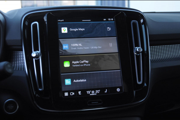 Volvo XC40 B3 163PK Automaat Ultimate Dark / Panoramadak / Adaptive cruise control / Elektrische stoelen / Harman Kardon audio / Pilot assist / BLIS / Stoel en stuur verwarming / Elektrische achterklep / Parkeersensoren met camera / Google infotainment