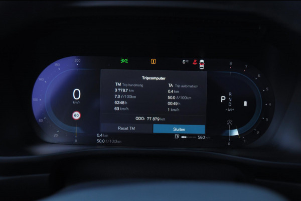 Volvo XC40 B3 163PK Automaat Ultimate Dark / Panoramadak / Adaptive cruise control / Elektrische stoelen / Harman Kardon audio / Pilot assist / BLIS / Stoel en stuur verwarming / Elektrische achterklep / Parkeersensoren met camera / Google infotainment