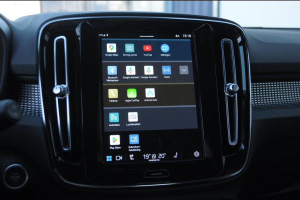 Volvo XC40 B3 163PK Automaat Ultimate Dark / Panoramadak / Adaptive cruise control / Elektrische stoelen / Harman Kardon audio / Pilot assist / BLIS / Stoel en stuur verwarming / Elektrische achterklep / Parkeersensoren met camera / Google infotainment