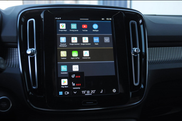 Volvo XC40 B3 163PK Automaat Ultimate Dark / Panoramadak / Adaptive cruise control / Elektrische stoelen / Harman Kardon audio / Pilot assist / BLIS / Stoel en stuur verwarming / Elektrische achterklep / Parkeersensoren met camera / Google infotainment