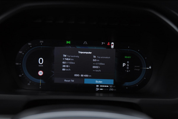 Volvo XC40 B3 163PK Automaat Ultimate Dark / Panoramadak / Adaptive cruise control / Elektrische stoelen / Harman Kardon audio / Pilot assist / BLIS / Stoel en stuur verwarming / Elektrische achterklep / Parkeersensoren met camera / Google infotainment