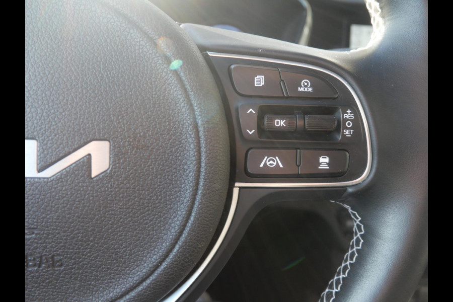 Kia e-Niro DynamicPlusLine 64 kWh | Cruise | Clima | Camera | Carplay | Navi | keyless | stoel-stuurverwarming | Schuif-kanteldak |