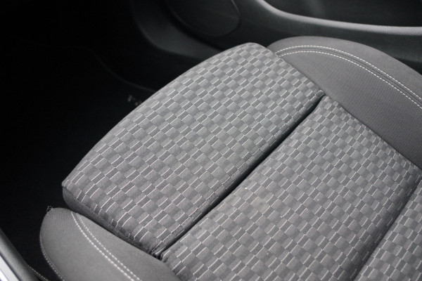 Opel Astra 1.0 Turbo 105 PK 120 Jaar Edition, Climate Control, Navigatie