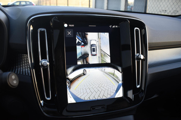 Volvo EX40 252PK Single Motor Extended Range 82 kWh Plus / Lounge Pakket / Extra getint glas / 360 Camera / 20'' velgen / Panoramadak / Zwart dak / Harman Kardon / Microtech/Nubuck