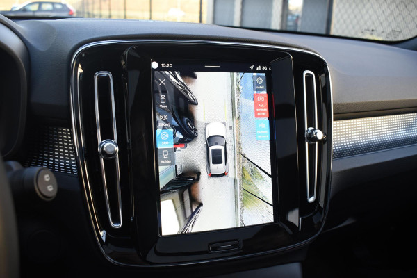 Volvo EX40 252PK Single Motor Extended Range 82 kWh Plus / Lounge Pakket / Extra getint glas / 360 Camera / 20'' velgen / Panoramadak / Zwart dak / Harman Kardon / Microtech/Nubuck