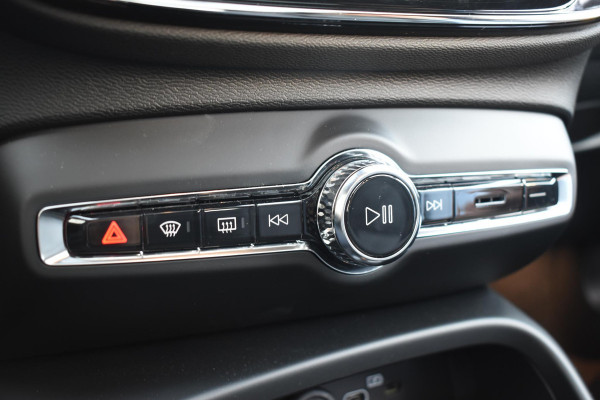 Volvo EX40 252PK Single Motor Extended Range 82 kWh Plus / Lounge Pakket / Extra getint glas / 360 Camera / 20'' velgen / Panoramadak / Zwart dak / Harman Kardon / Microtech/Nubuck