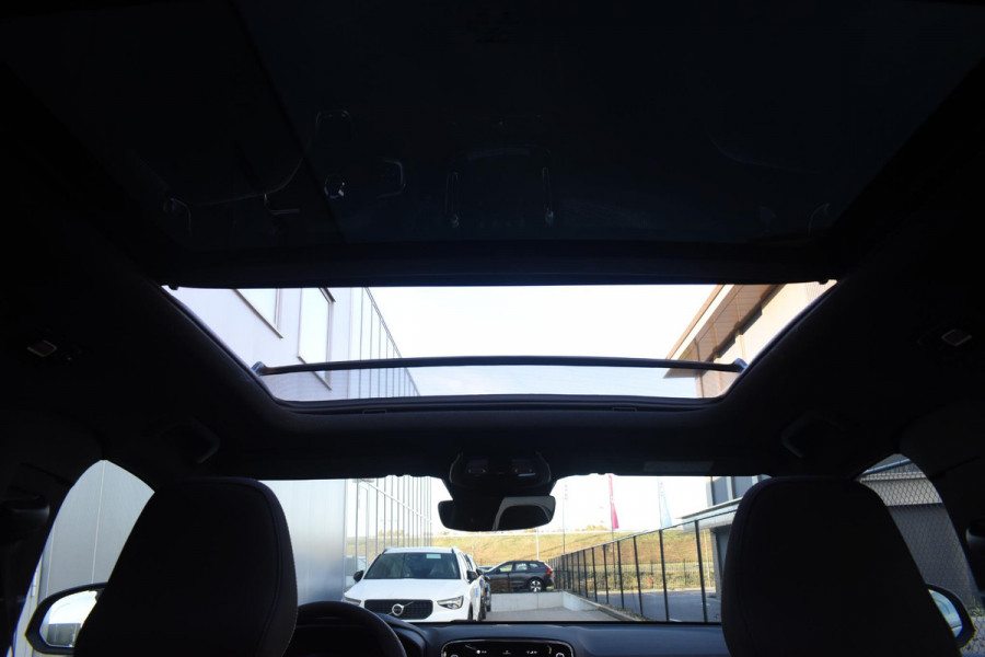 Volvo EX40 252PK Single Motor Extended Range 82 kWh Plus / Lounge Pakket / Extra getint glas / 360 Camera / 20'' velgen / Panoramadak / Zwart dak / Harman Kardon / Microtech/Nubuck