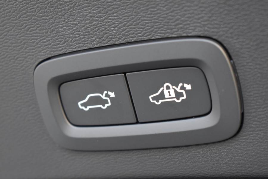 Volvo EX40 252PK Single Motor Extended Range 82 kWh Plus / Lounge Pakket / Extra getint glas / 360 Camera / 20'' velgen / Panoramadak / Zwart dak / Harman Kardon / Microtech/Nubuck