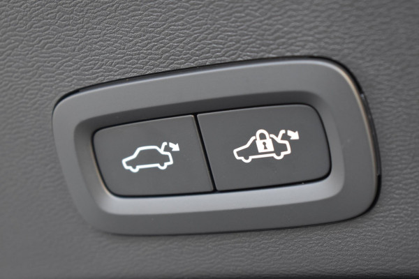 Volvo EX40 252PK Single Motor Extended Range 82 kWh Plus / Lounge Pakket / Extra getint glas / 360 Camera / 20'' velgen / Panoramadak / Zwart dak / Harman Kardon / Microtech/Nubuck