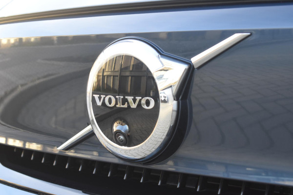 Volvo EX40 252PK Single Motor Extended Range 82 kWh Plus / Lounge Pakket / Extra getint glas / 360 Camera / 20'' velgen / Panoramadak / Zwart dak / Harman Kardon / Microtech/Nubuck
