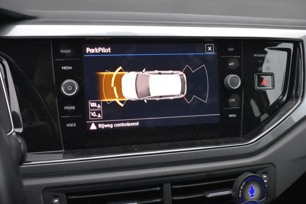 Volkswagen Polo 1.0 TSI Highline | STOELVERWARMING | ADAPTIEVE CRUISE CONTROLE | CLIMATE CONTROLE | PARKEERSENSOREN VOOR EN ACHTER