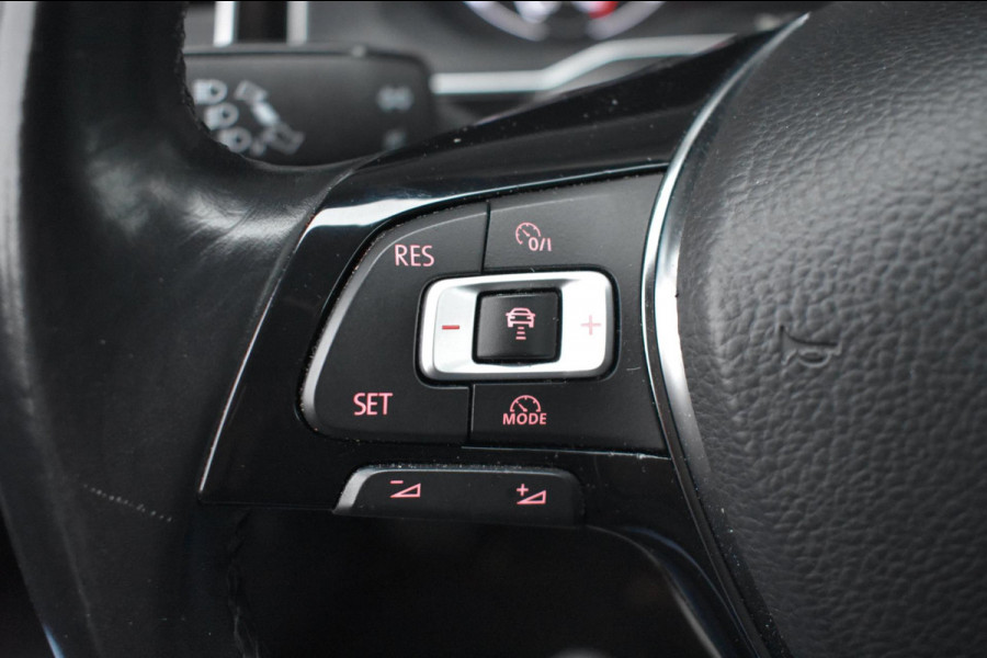 Volkswagen Polo 1.0 TSI Highline | STOELVERWARMING | ADAPTIEVE CRUISE CONTROLE | CLIMATE CONTROLE | PARKEERSENSOREN VOOR EN ACHTER