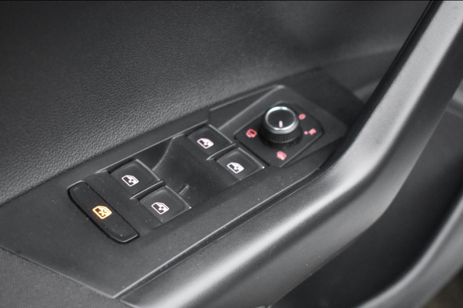 Volkswagen Polo 1.0 TSI Highline | STOELVERWARMING | ADAPTIEVE CRUISE CONTROLE | CLIMATE CONTROLE | PARKEERSENSOREN VOOR EN ACHTER