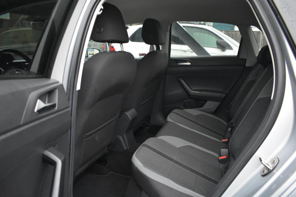 Volkswagen Polo 1.0 TSI Highline | STOELVERWARMING | ADAPTIEVE CRUISE CONTROLE | CLIMATE CONTROLE | PARKEERSENSOREN VOOR EN ACHTER