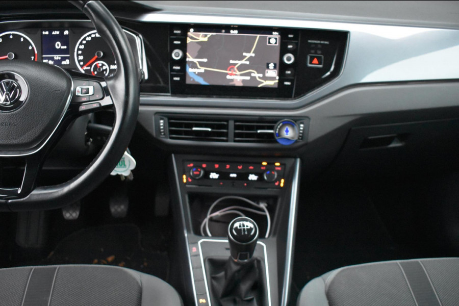 Volkswagen Polo 1.0 TSI Highline | STOELVERWARMING | ADAPTIEVE CRUISE CONTROLE | CLIMATE CONTROLE | PARKEERSENSOREN VOOR EN ACHTER
