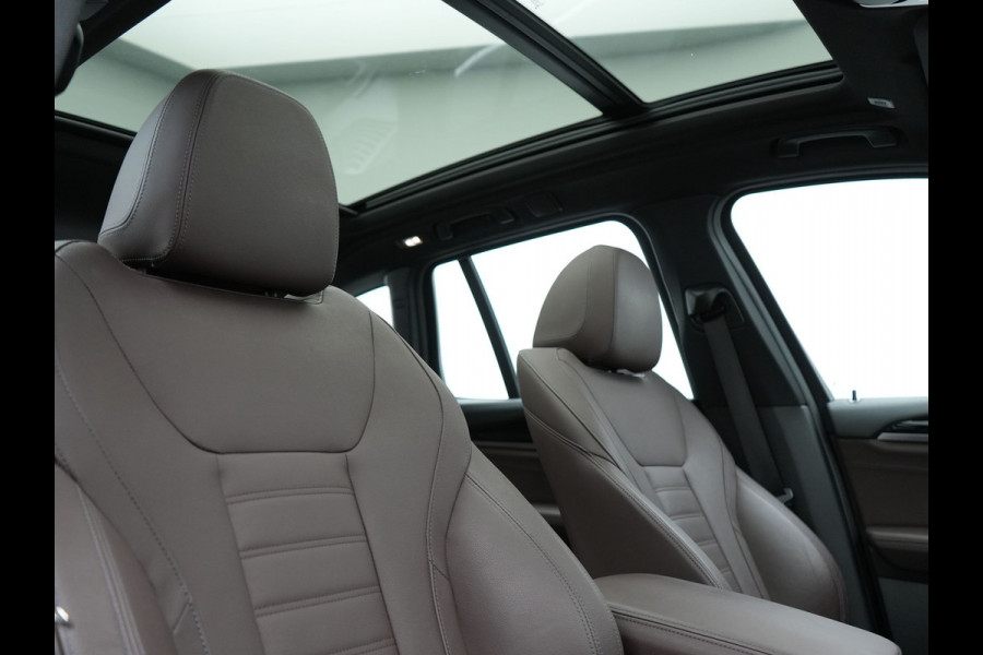 BMW X3 sDrive20i High Executive 184pk Dealer O.H. 34.624 KM | Panodak | Head Up | Camera | Lederen Sportstoelen Verwarmd | Keyless | Navigatie | Cruise Control | DAB |