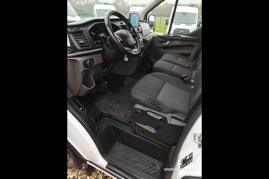 Ford Transit Custom 300 2.0 TDCI L2H1 Euro 6 , Camera , navi , apk okt 2026 , Distributie vervangen , nette bus.
