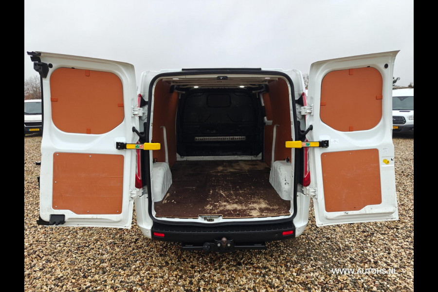 Ford Transit Custom 300 2.0 TDCI L2H1 Euro 6 , Camera , navi , apk okt 2026 , Distributie vervangen , nette bus.