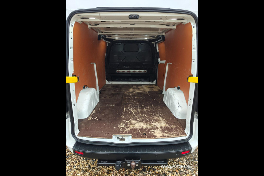 Ford Transit Custom 300 2.0 TDCI L2H1 Euro 6 , Camera , navi , apk okt 2026 , Distributie vervangen , nette bus.