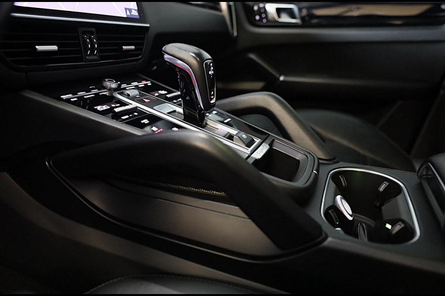 Porsche Cayenne Coupé 3.0 E-Hybrid / Acc / Sport Chrono / Leder / Pano / Memory / Bose / 360 Camera / Trekhaak / 21 Inch