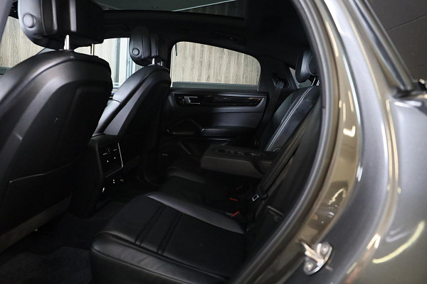 Porsche Cayenne Coupé 3.0 E-Hybrid / Acc / Sport Chrono / Leder / Pano / Memory / Bose / 360 Camera / Trekhaak / 21 Inch