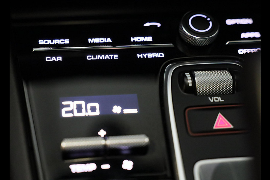 Porsche Cayenne Coupé 3.0 E-Hybrid / Acc / Sport Chrono / Leder / Pano / Memory / Bose / 360 Camera / Trekhaak / 21 Inch