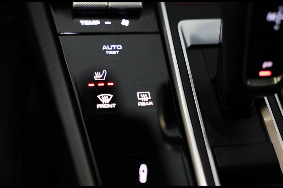 Porsche Cayenne Coupé 3.0 E-Hybrid / Acc / Sport Chrono / Leder / Pano / Memory / Bose / 360 Camera / Trekhaak / 21 Inch